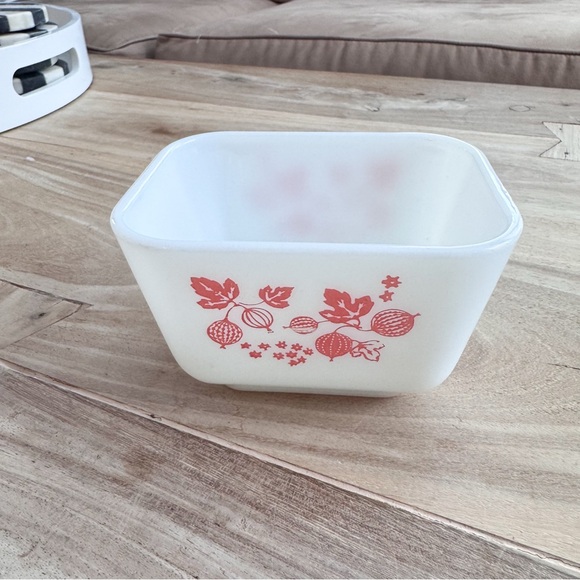 Pyrex Pink Gooseberry 501 Dish - Picture 1 of 9